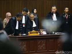 Membaca Lengkap Sengitnya Debat Hakim MK-BW-Luhut Soal Dramatisasi Saksi