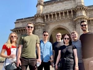 Bos Terbaik Sedunia, Ajak Anak Buah Liburan Mewah Sebulan Bos Terbaik Sedunia, Ajak Anak Buah Liburan Mewah Sebulan