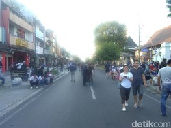 Senangnya Wisatawan Lihat Malioboro Bebas Kendaraan Bermotor