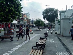 Video Suasana Malioboro saat Uji Coba Bebas Kendaraan Bermotor