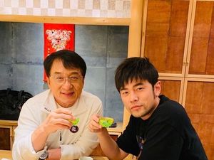 Hong Kong Memanas, Jay Chou Dikecam Fansnya Karena Makan Bareng Jackie Chan Hong Kong Memanas, Jay Chou Dikecam Fansnya Karena Makan Bareng Jackie Chan