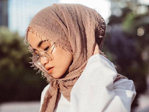 10 Recommended Hijab Materials Suitable for Graduations