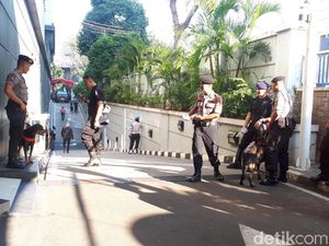 Video 13 Ribu Anggota TNI/Polri Siaga di MK Jelang Pembacaan Putusan Video 13 Ribu Anggota TNI/Polri Siaga di MK Jelang Pembacaan Putusan