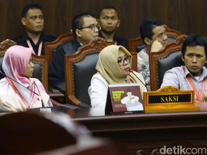 Misteri Lembaran-lembaran Bukti yang Dibawa Saksi Prabowo-Sandi