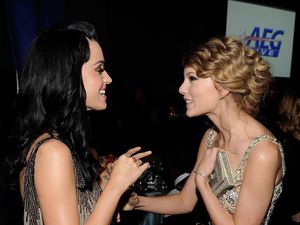 Mengapa Katy Perry Mau Berdamai di Video Baru Taylor Swift? Mengapa Katy Perry Mau Berdamai di Video Baru Taylor Swift?