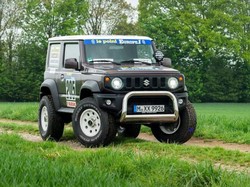 Suzuki Jimny Dipoles Bergaya Lawas khas Reli Dakar