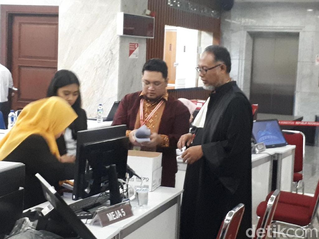 Panas Luar Dalam di Sidang MK Panas Luar Dalam di Sidang MK