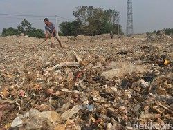 Warga Kampung di Mojokerto Ini Gantungkan Hidup dari Sampah Plastik