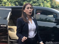 Usai Sidang, Tata Janeeta Ungkap Kesedihan Cerai dari Mehdi
