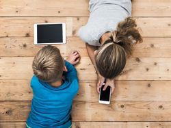 Anak Mulai Pakai Gadget, Boleh Dibatasi Berapa Jam?