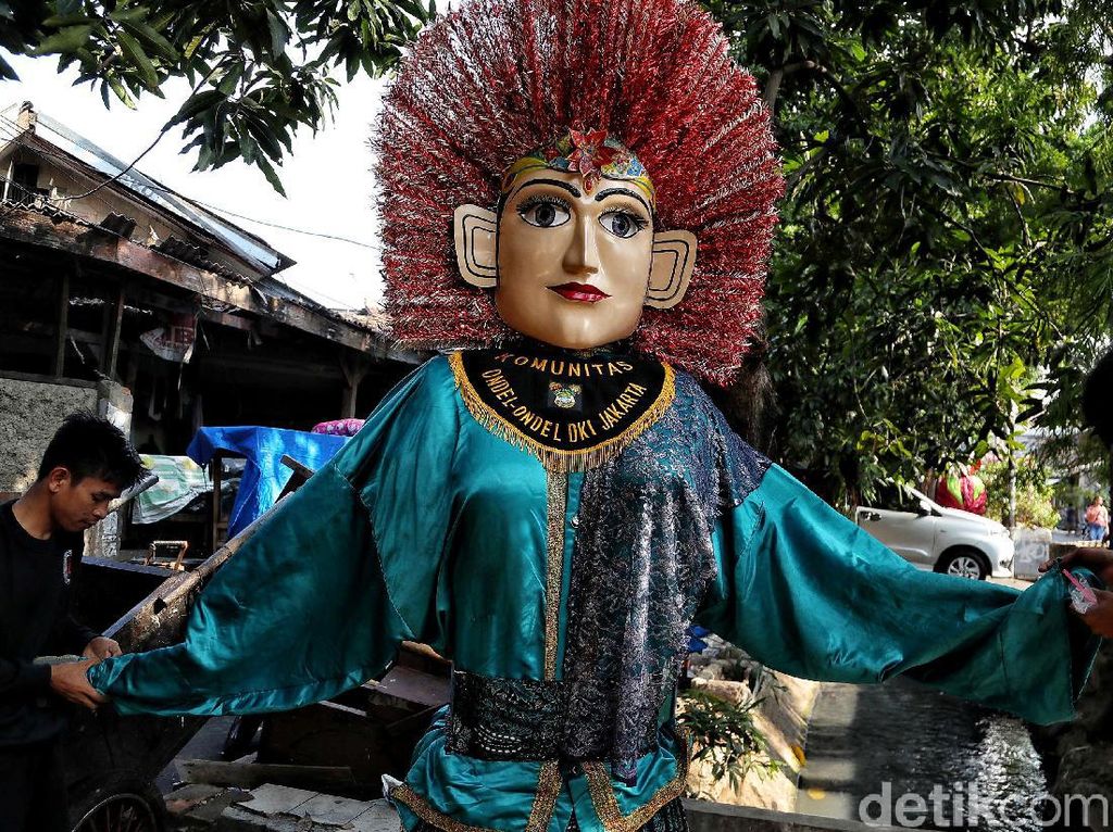 Eksistensi Ondel-ondel Jelang HUT DKI Jakarta Eksistensi Ondel-ondel Jelang HUT DKI Jakarta