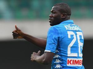 Koulibaly Diingatkan, Jangan ke MU karena Tak Ada Jaminan Trofi Koulibaly Diingatkan, Jangan ke MU karena Tak Ada Jaminan Trofi