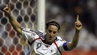 Satu lagi penyerang subur dari Jerman. Dia adalah Birgit Prinz yang aktif di antara 1994-2001. Prinz membukukan 14 gol untuk membawa Jerman ke tiga final Piala Dunia dengan memenangi dua di antaranya. Foto: Marcus Brandt / AFP