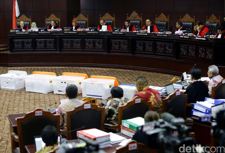 Prabowo-Sandi Tarik 94 Boks Alat Bukti Tambahan yang Belum Diverifikasi