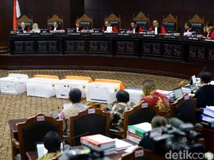 Hakim MK Tegur Tim Jokowi Agar Tidak Kasih Pertanyaan Jebakan Hakim MK Tegur Tim Jokowi Agar Tidak Kasih Pertanyaan Jebakan