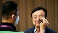 Tawa Lebar Pendiri Huawei di Tengah Kesulitan