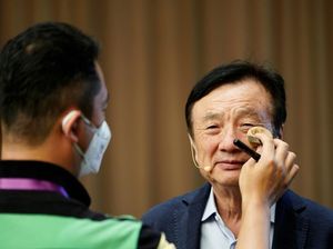 Tawa Lebar Pendiri Huawei di Tengah Kesulitan