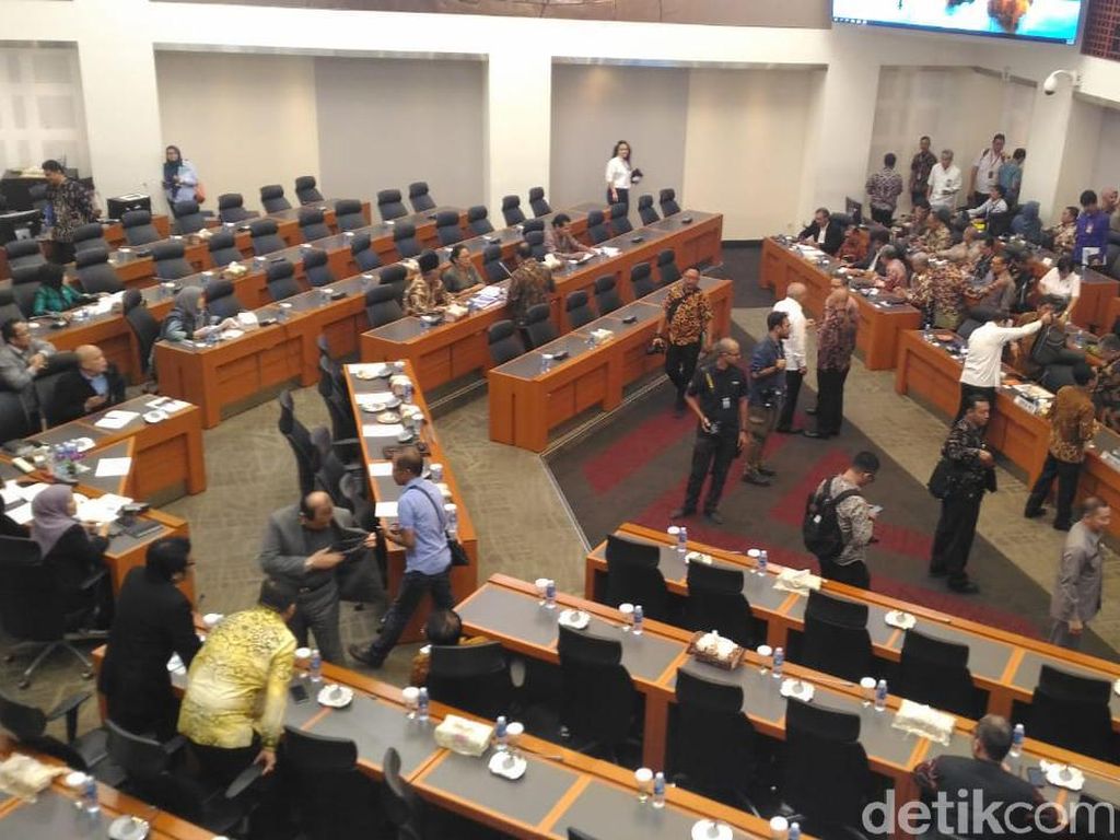 Jumlah Menko Tak Lengkap, Rapat dengan DPR Ditunda Jumlah Menko Tak Lengkap, Rapat dengan DPR Ditunda