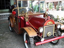 Terinspirasi Gambar Korek Api, Warga Jepara Bikin Mobil dari Kayu