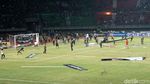 Ricuh Bonek Warnai Laga Persebaya vs Madura United