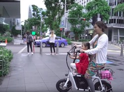 Ini Alasan Sarwendah Naik Sepeda Antar Thalia ke Sekolah di Singapura