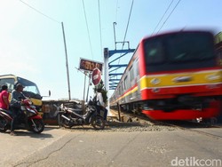Kebakaran Dekat Stasiun Rawa Buaya, Perjalanan KRL Terganggu
