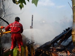 Rumah di Banjarnegara Ludes Terbakar