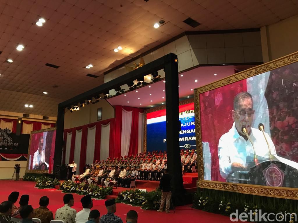 Halalbihalal di Mabes TNI, Menhan Prihatin Ada Prajurit Tak Setuju Pancasila Halalbihalal di Mabes TNI, Menhan Prihatin Ada Prajurit Tak Setuju Pancasila