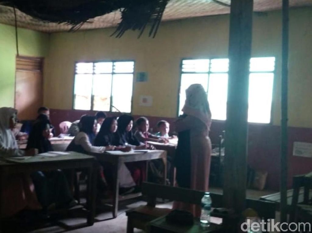 Nyaris Ambruk, Madrasah di Kota Sukabumi Ini Butuh Bantuan Nyaris Ambruk, Madrasah di Kota Sukabumi Ini Butuh Bantuan