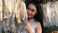 Kulineran Santai Putri Juby, Model Seksi yang Dikabarkan Dekat dengan Delon
