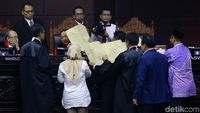 Saksi Prabowo Bawa Amplop Coklat di Sidang Sengketa Pilpres