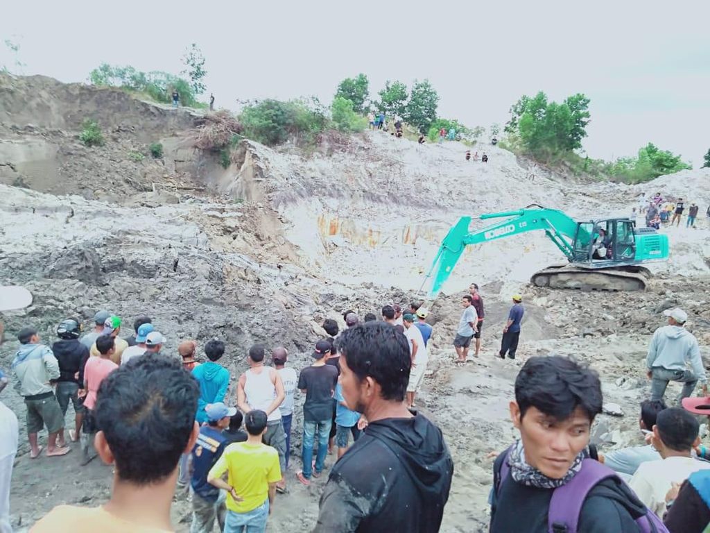 Tambang Ilegal di Bangka Tengah Longsor, 3 Orang Tewas Tambang Ilegal di Bangka Tengah Longsor, 3 Orang Tewas