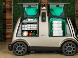 Layanan Pesan Antar Pizza Pakai Mobil Otonom, Mau?