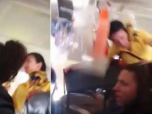 Video: Turbulensi Parah, Pramugari Terlempar ke Langit-langit Kabin