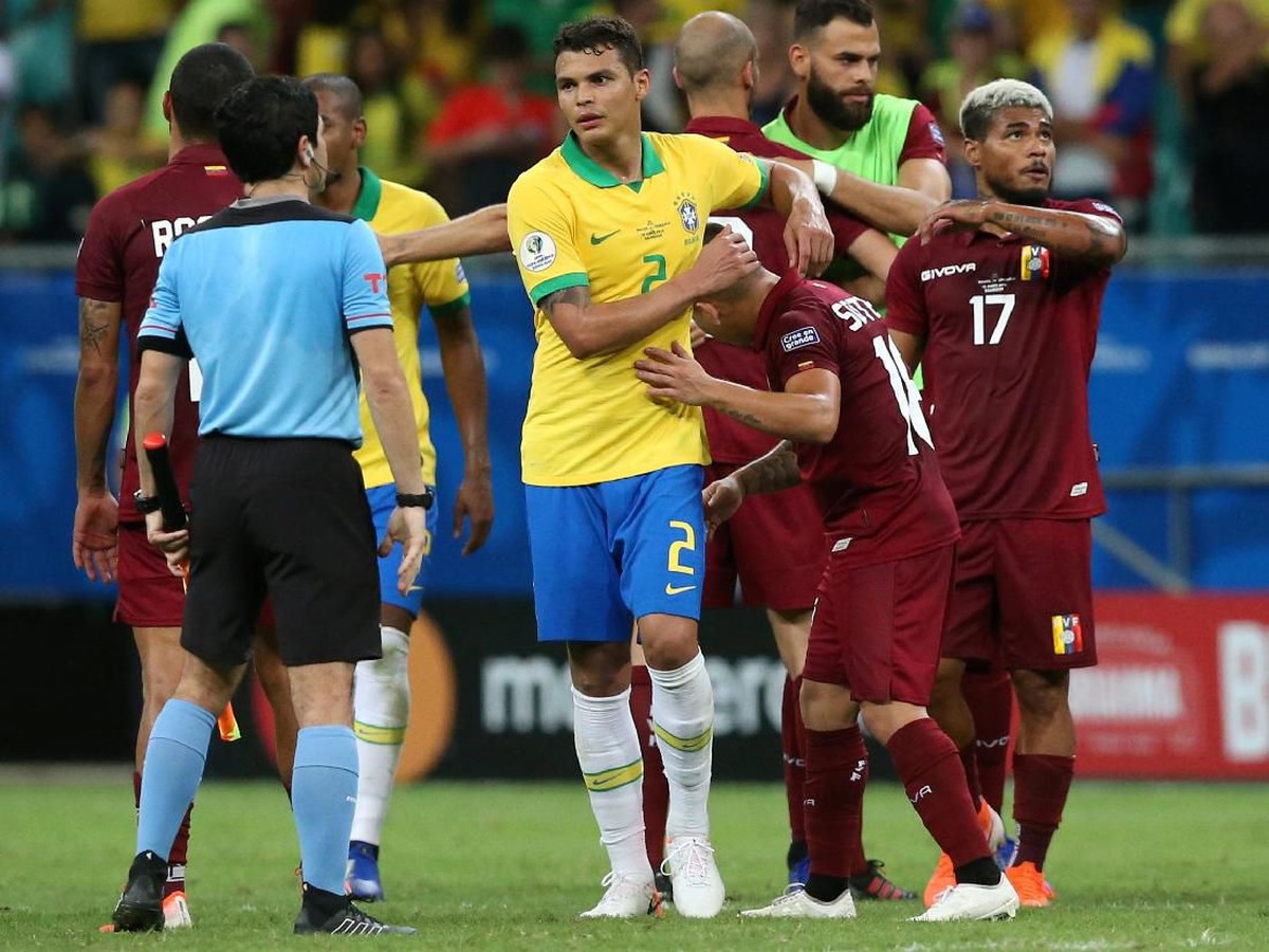 Pemain Timnas Brasil, Thiago Silva, selepas ditahan Venezuela 0-0. (Foto: Edgard Garrido/Reuters)