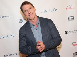 Tuai Kontroversi Singgung LGBT, Penulis The Notebook Minta Maaf