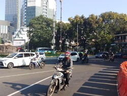 Jelang Sidang Sengketa Pilpres di MK, Arus Lalin di Patung Kuda Ramai Lancar