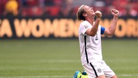 Pemain depan timnas putri Amerika Serikat Abby Wambach sukses menceploskan 14 gol di Piala Dunia. Sekalipun Wambach belum sanggup menghadirkan gelar juara bagi negaranya. Foto: Dennis Grombkowski / Getty Images