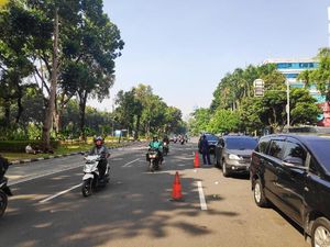 Sidang MK Dimulai, Jalan Depan MK Masih Bisa Dilewati Kendaraan Sidang MK Dimulai, Jalan Depan MK Masih Bisa Dilewati Kendaraan