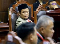 Andi Arief Menyerang, Agus Maksum Menantang