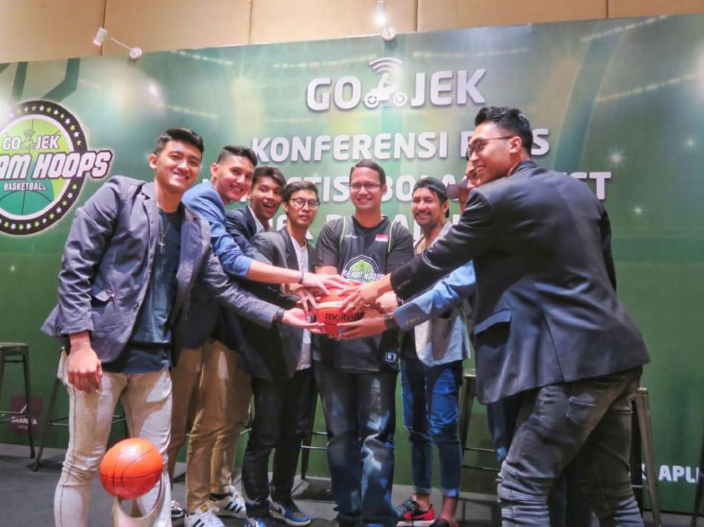 Pemain IBL Dukung Go-Jek Cari Bibit Baru Atlet Basket Pemain IBL Dukung Go-Jek Cari Bibit Baru Atlet Basket