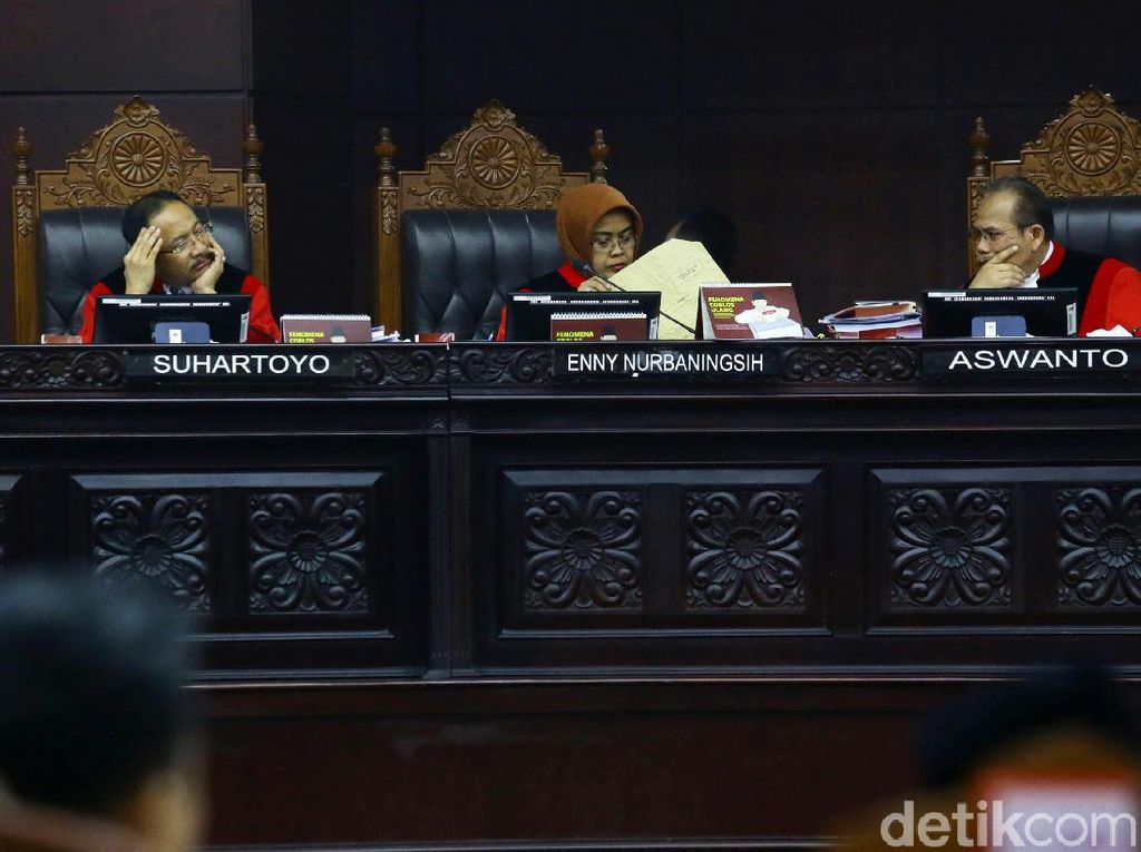 Besok Sidang Putusan MK, Ada Pembatasan Medsos dan WhatsApp cs? Besok Sidang Putusan MK, Ada Pembatasan Medsos dan WhatsApp cs?