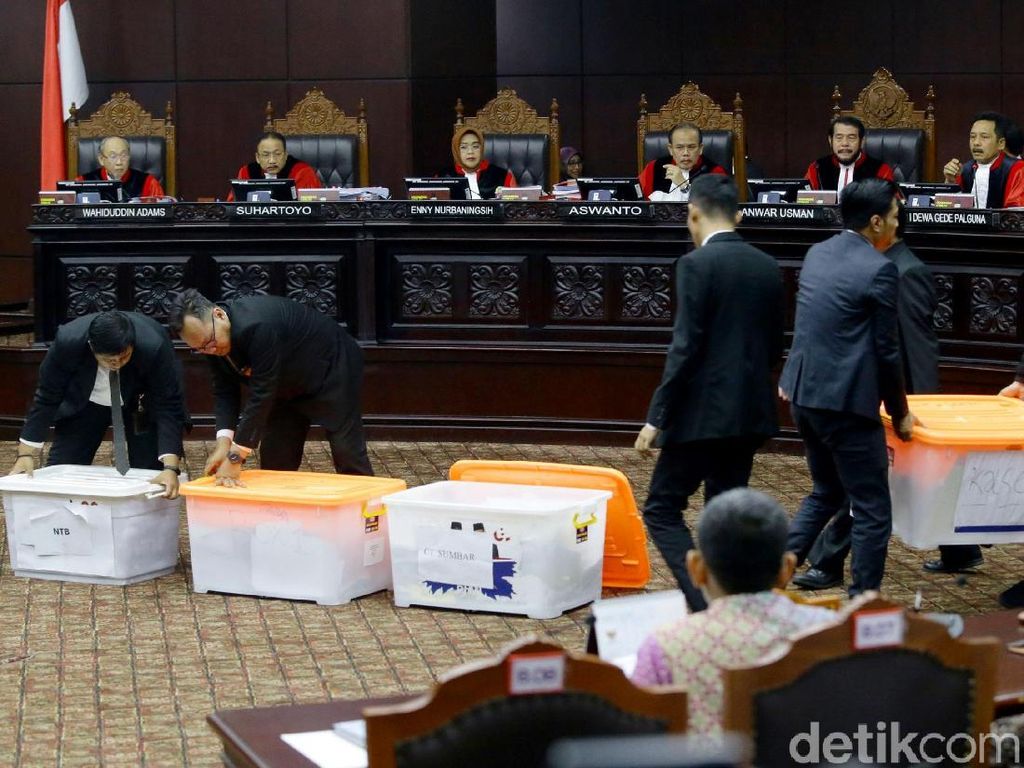 MK Belum Bisa Sahkan Bukti Versi Prabowo MK Belum Bisa Sahkan Bukti Versi Prabowo
