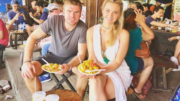 Bule Cantik Mantan Richard Kyle Ini Hobi Traveling dan Kulineran