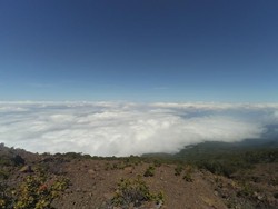 10 Gunung Tertinggi di Indonesia, Cocok untuk Pendaki