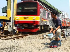 Bocah 10 Tahun Tewas Tertabrak KRL di Perlintasan Lenteng Agung