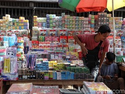 Pendapatan Penjual Alat Tulis Sekolah Ikut Anjlok Gegara Corona