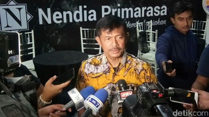 Indra Sjafri gugup menjelang pernikahan putranya. (Amalia Dwi Septi/detikSport) Indra Sjafri gugup menjelang pernikahan putranya. (Amalia Dwi Septi/detikSport)