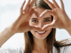 Mengalami Kedutan Mata Kanan dan Kiri Bawah, Apa Artinya?