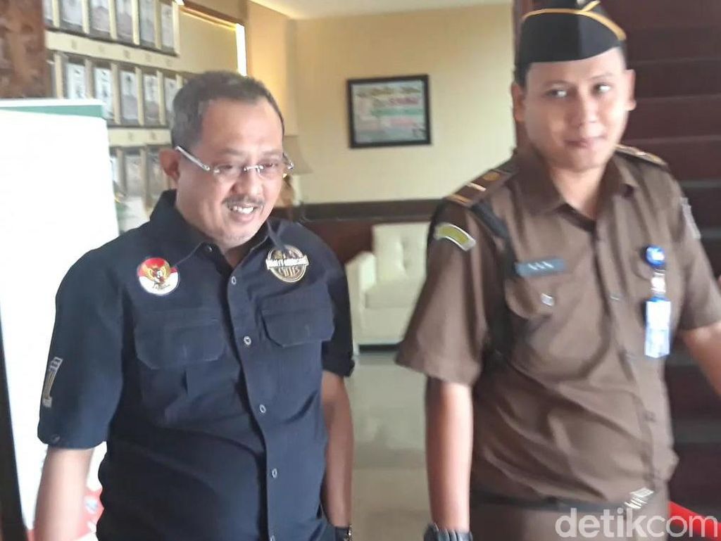 Ketua DPRD Surabaya Diperiksa Terkait Mega Korupsi YKP Ketua DPRD Surabaya Diperiksa Terkait Mega Korupsi YKP